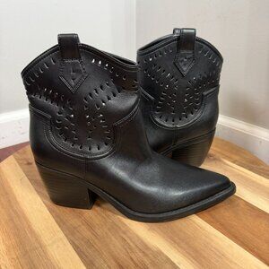 Marc Fisher Black Leather Perforated Laser Cut Pointed Western Cowboy Boot 7.5M